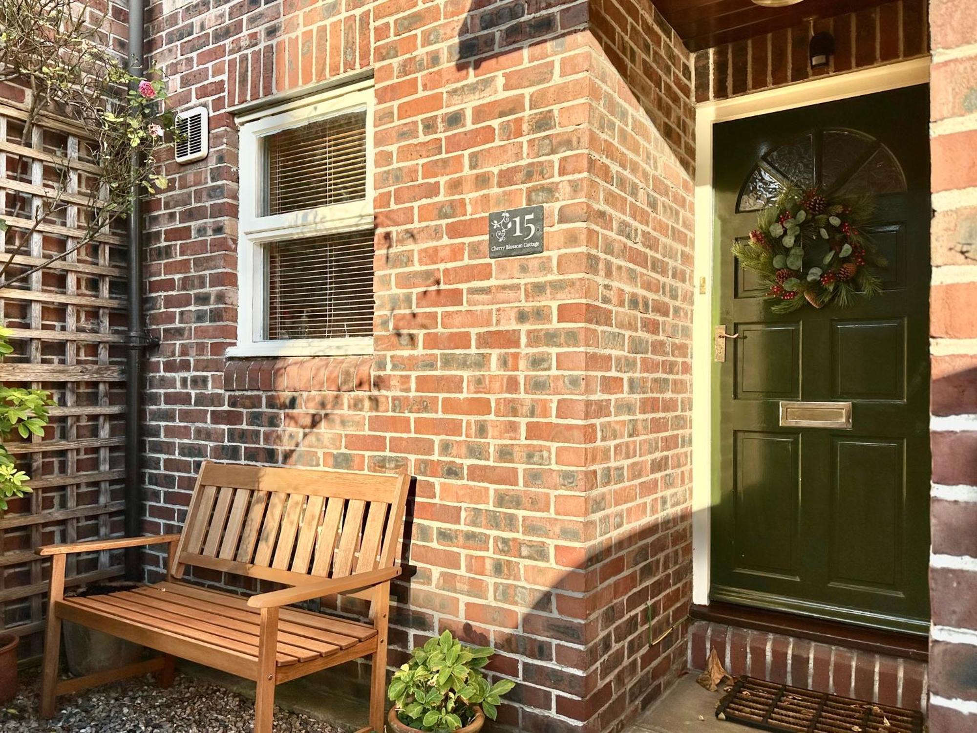 Cherry Blossom Cottage York Exterior photo